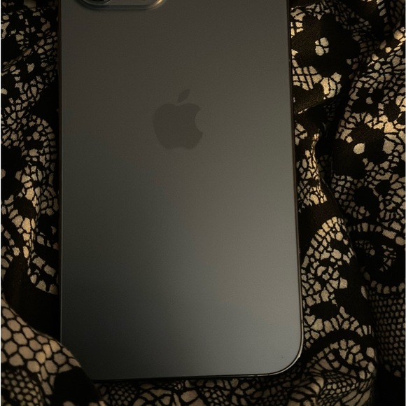 iPhone 12 Pro Max - Picture 4 of 4